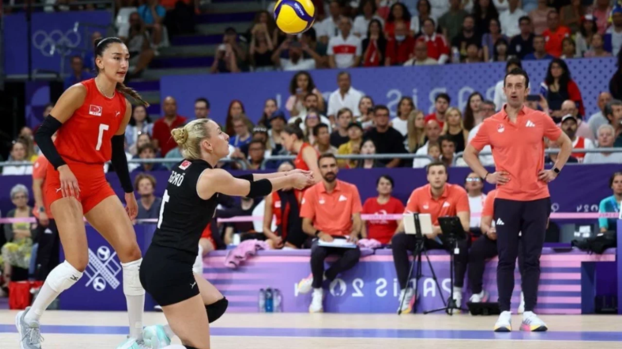 A Milli Kadın Voleybol Takımı İtalya'ya Yenilerek Yarı Finalde Elendi